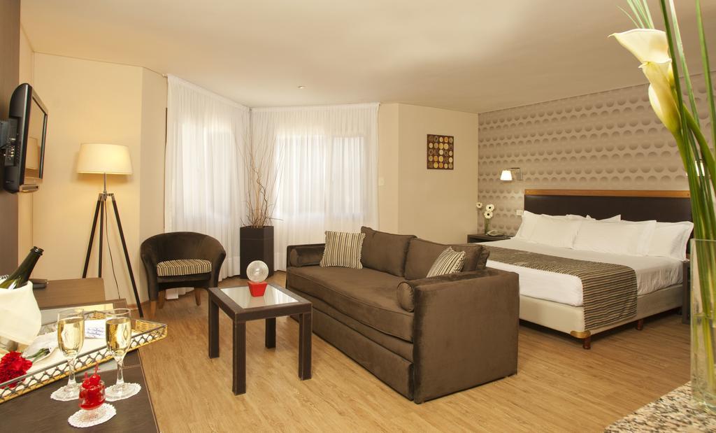 Land Express Neuquen Hotell Eksteriør bilde