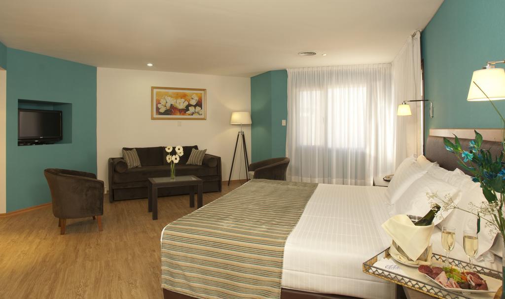 Land Express Neuquen Hotell Eksteriør bilde
